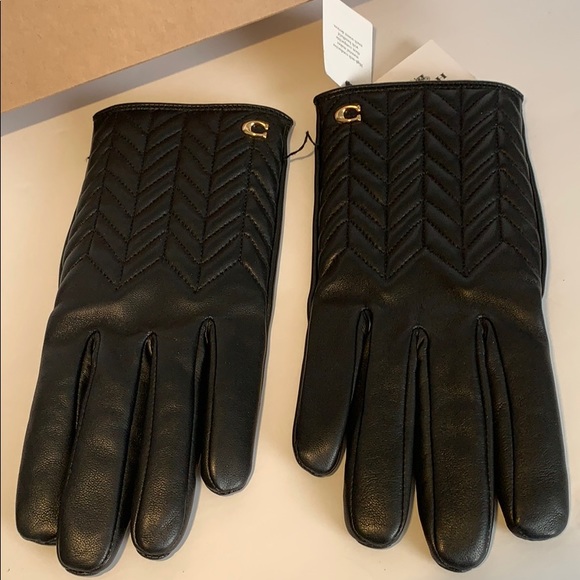 Coach Quilted Sculpted Leather Tech Gloves Black - Picture 3 of 10